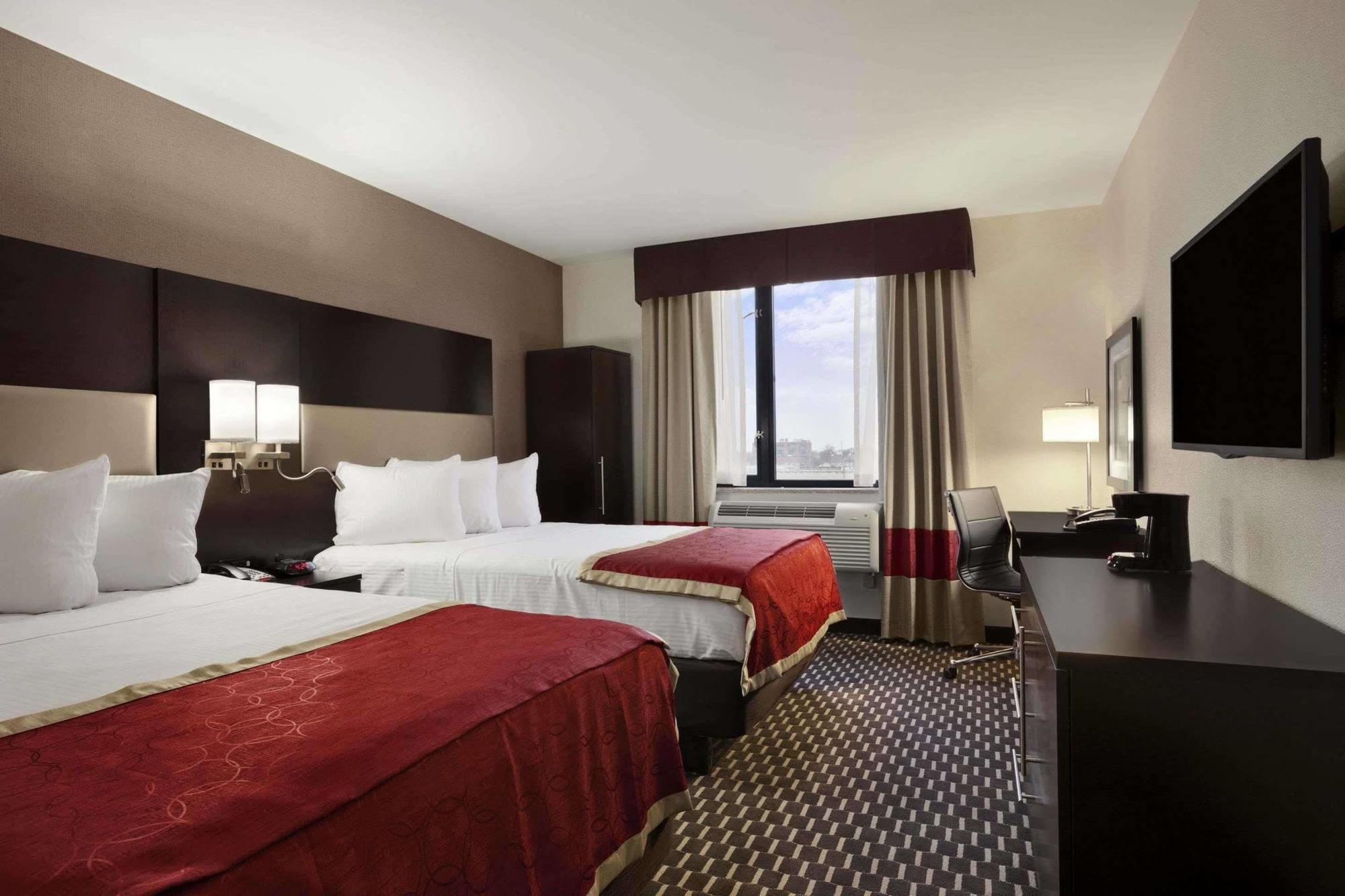 Howard Johnson By Wyndham Jamaica Ny Near Airtrain Jfk نيو يورك المظهر الخارجي الصورة