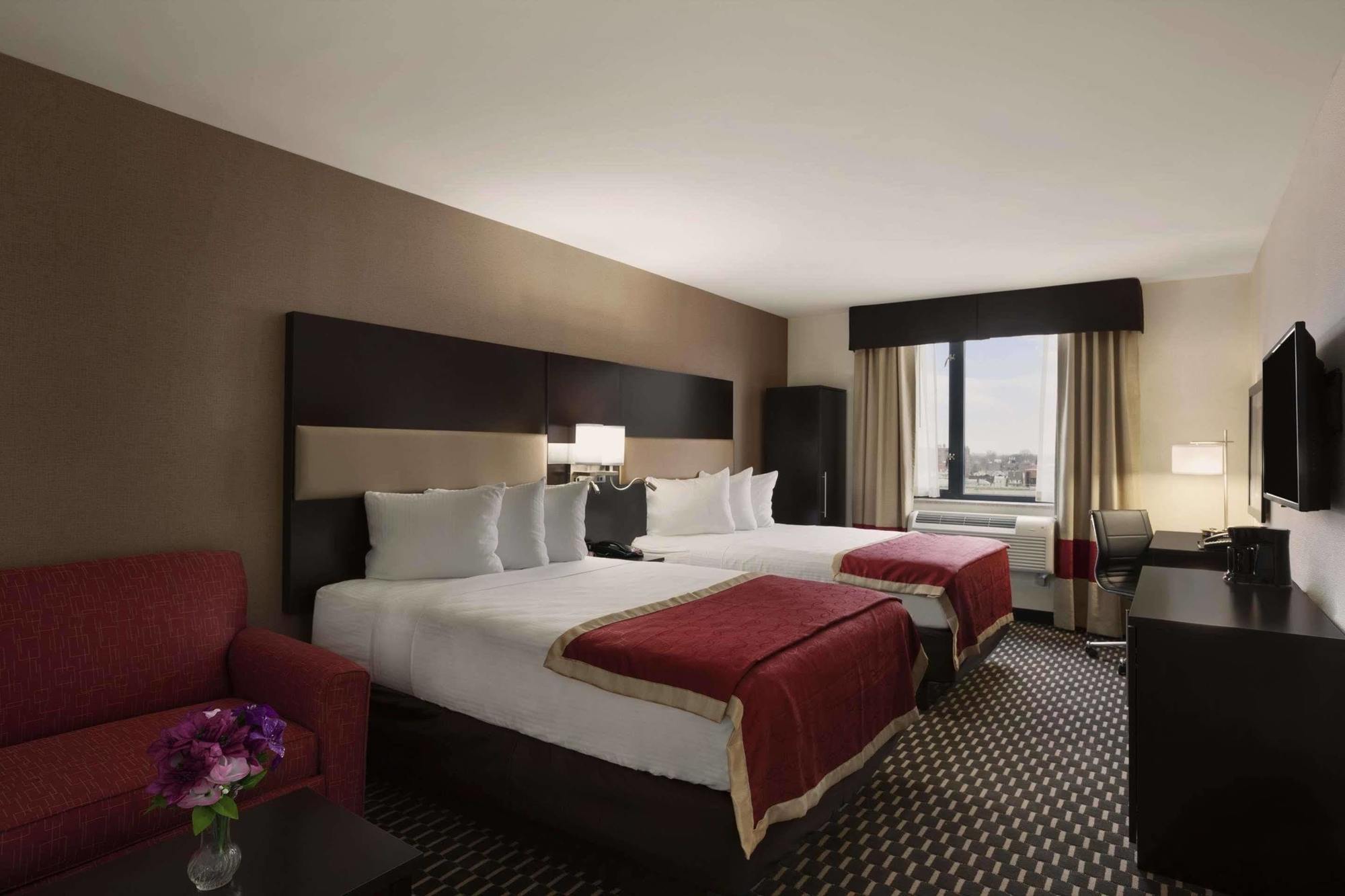 Howard Johnson By Wyndham Jamaica Ny Near Airtrain Jfk نيو يورك المظهر الخارجي الصورة